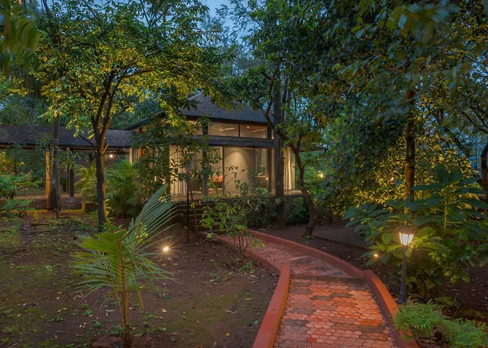 Saffronstays The Glasshouse - Romantic Panchgani Villa With Panoramic Views & Cozy Comfort